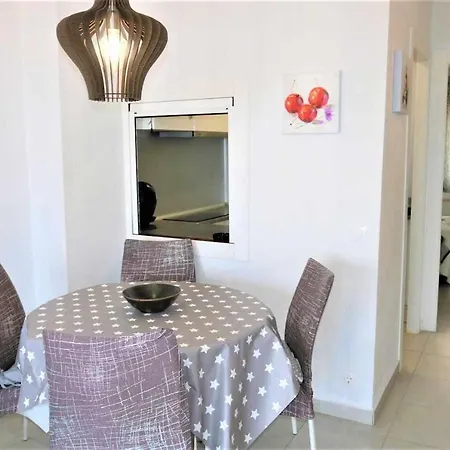 1e 2 Apartment *
