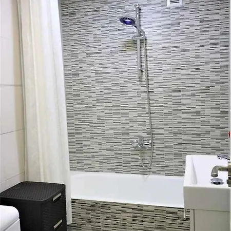 1e 2 Apartment